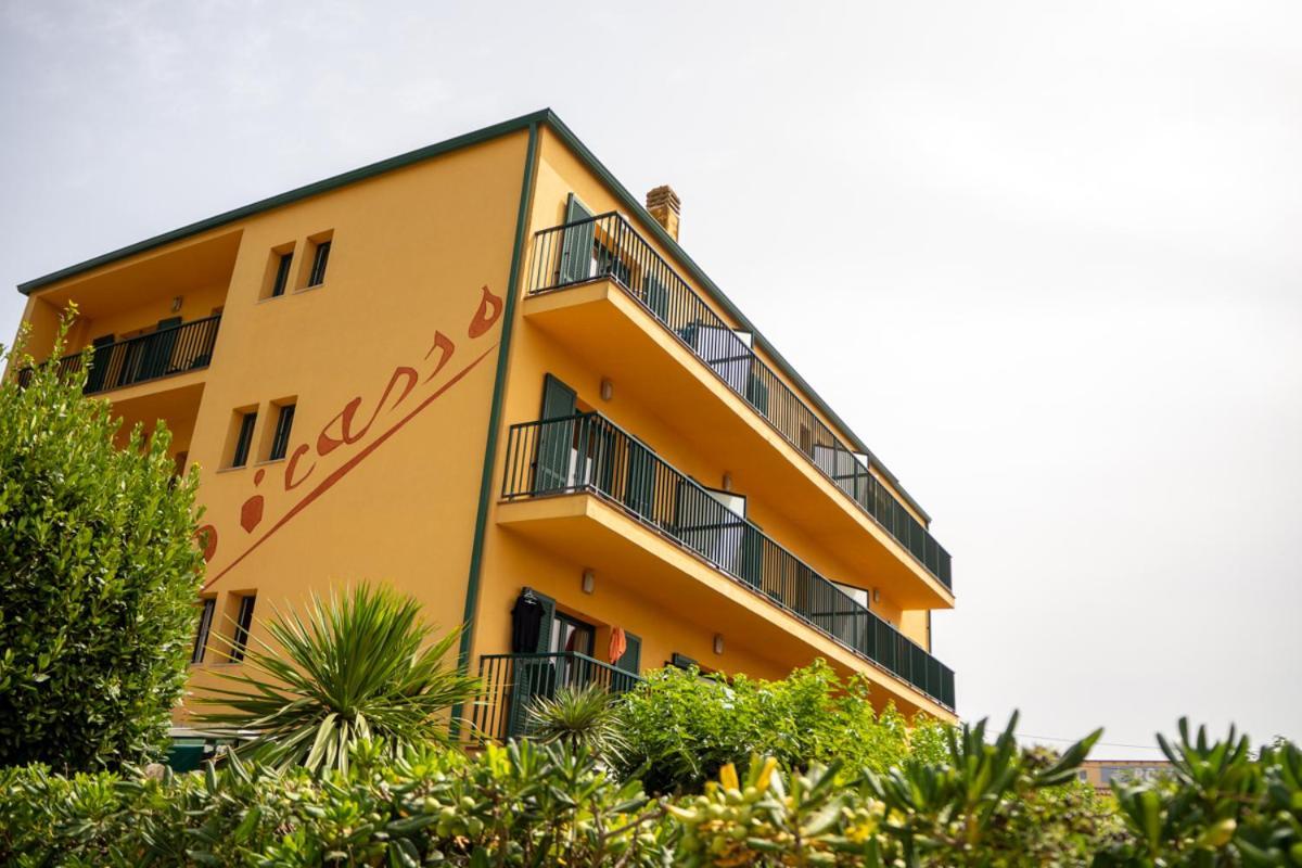 Hotel Picasso ตอร์โรเอยา เด มอนต์กรี ภายนอก รูปภาพ