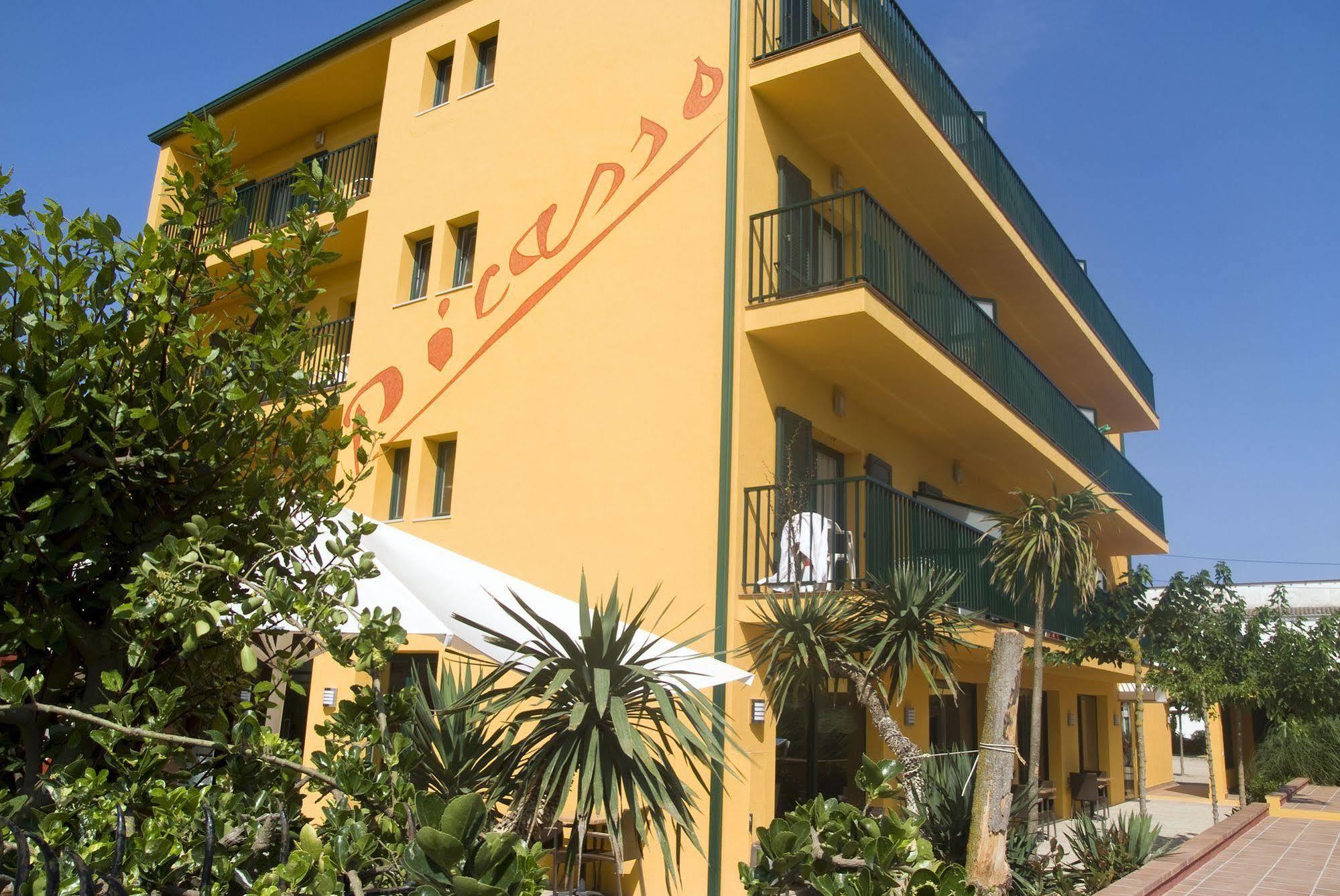 Hotel Picasso ตอร์โรเอยา เด มอนต์กรี ภายนอก รูปภาพ